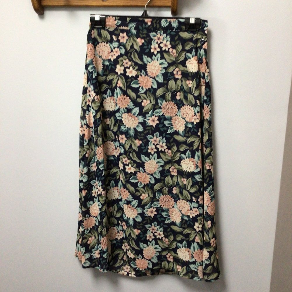 Sag Harbor - Navy blue skirt with pink flowers and two shades of green foliage - Picture 4 of 8
